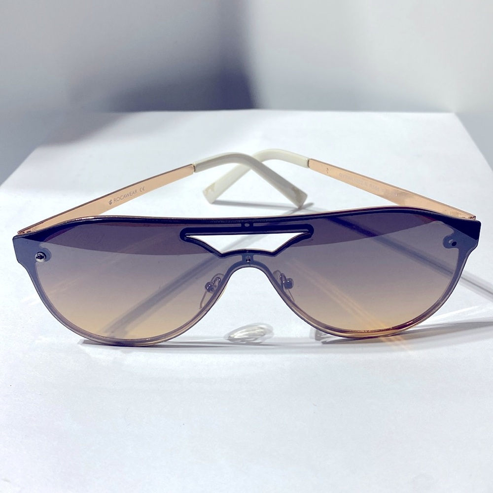 Rocawear  Women’s Sunglasses Gold frame- Brown glass Good Condition.